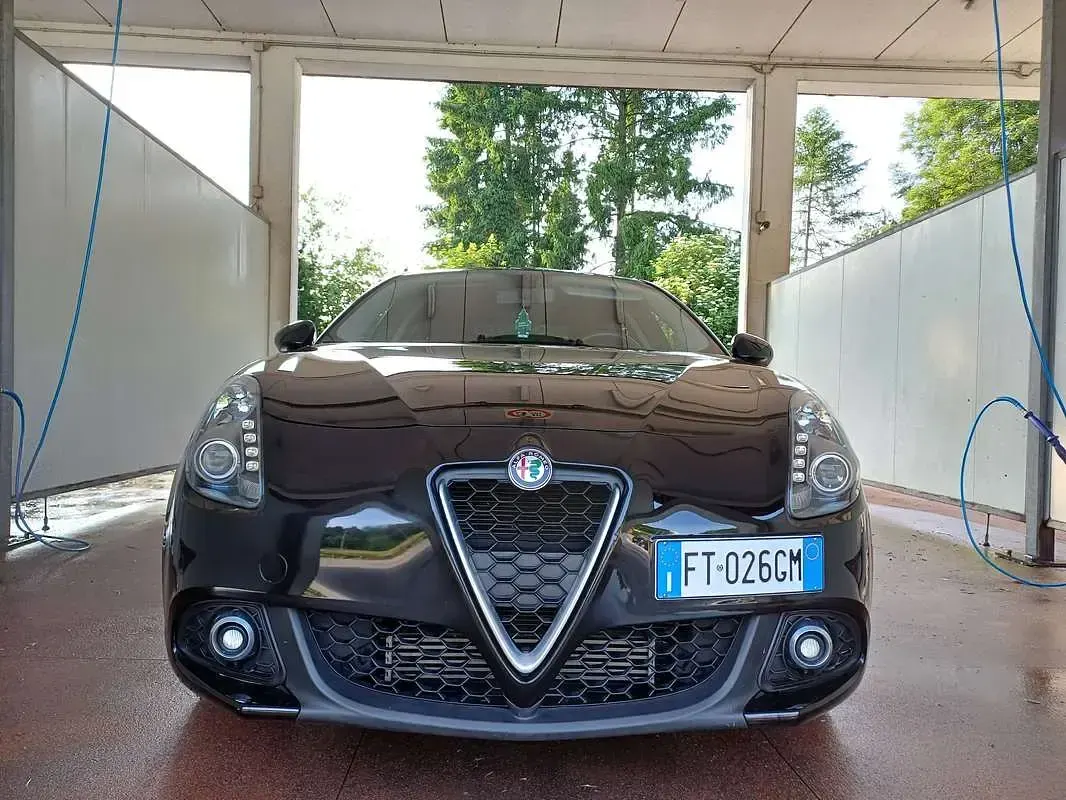 Usata Alfa Romeo Giulietta Tech Edition 120 CV (88 kW) 2019 Nero Utilitaria