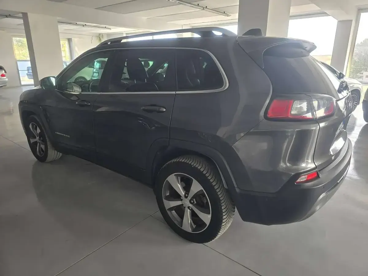 Usata Jeep Cherokee Limited 194 CV (142 kW) 2019 Grigio SUV