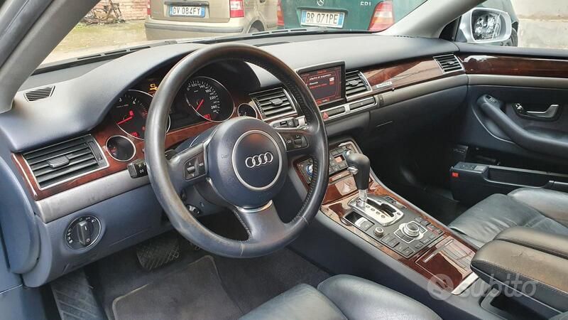 Grigio Usata 2003 Audi A8 Tre volumi | 3000 € - Immagine 1/4