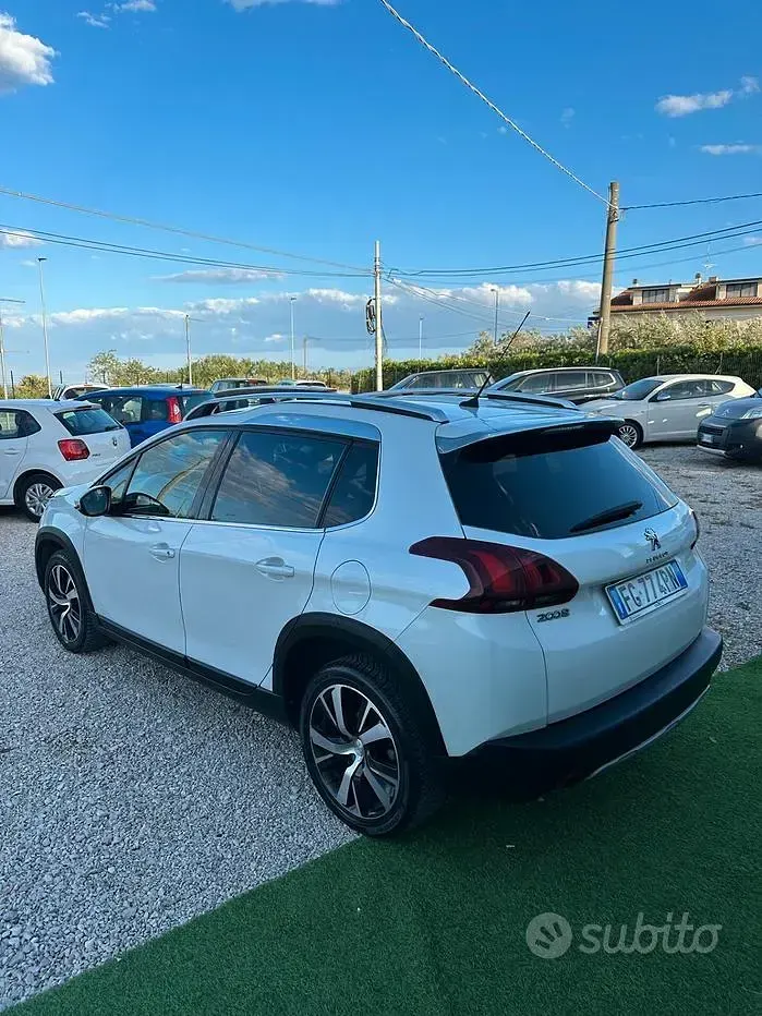 Usata Peugeot 2008 S 120 CV (88 kW) 2017 Bianco SUV