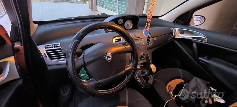 Usata Lancia Ypsilon 60 CV (44 kW) 2006 Giallo Utilitaria