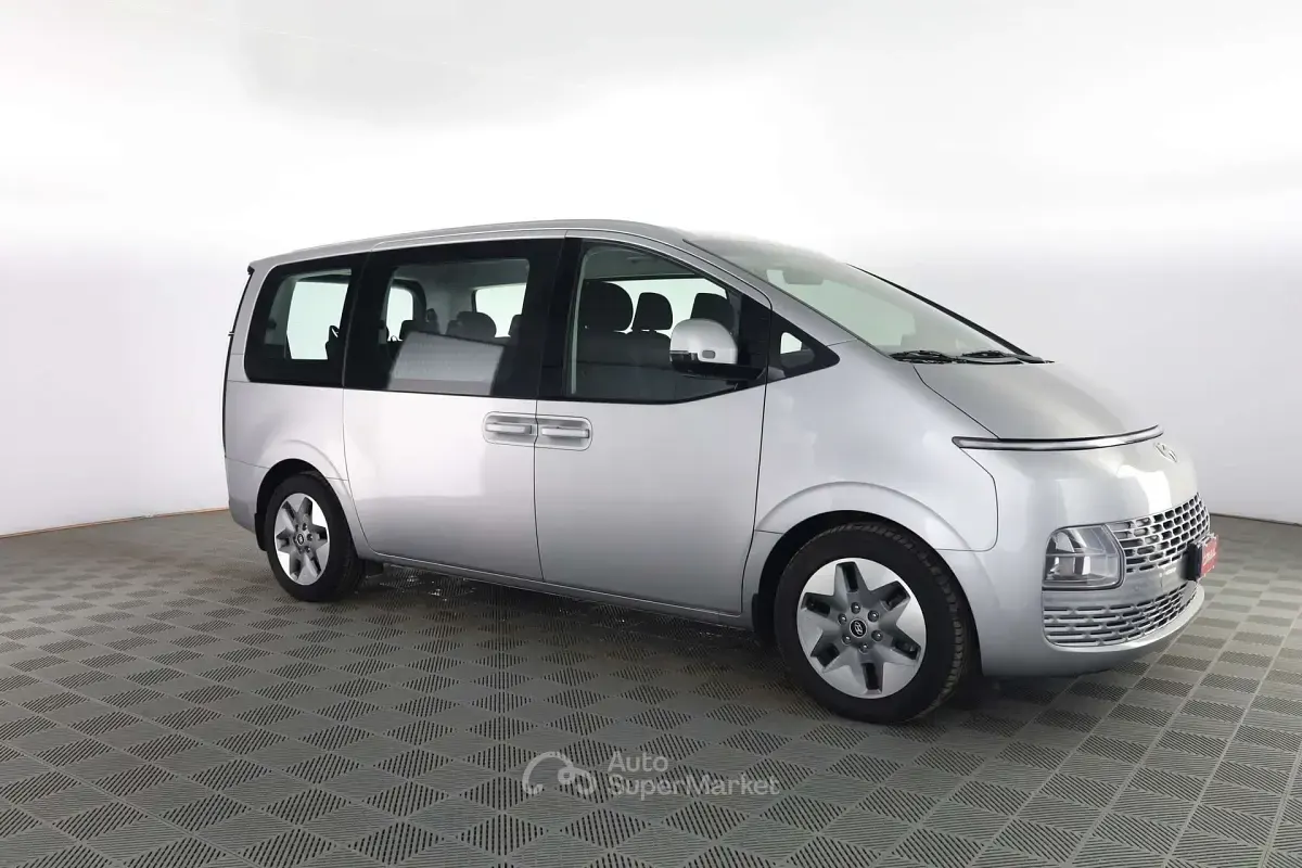 Usata Hyundai Staria 177 CV (130 kW) 2023 Shimmering silver Monovolume