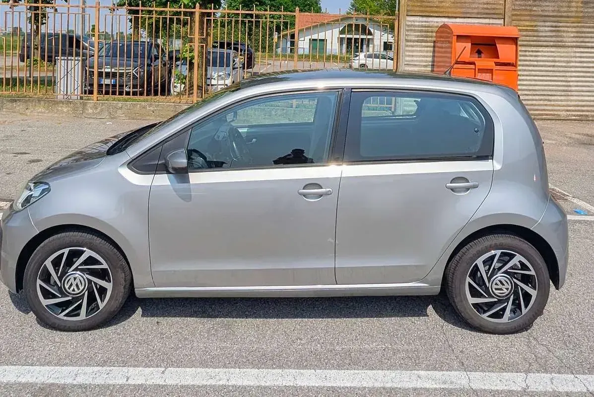 Usata VW up! Move 65 CV (47 kW) 2021 Grigio Utilitaria