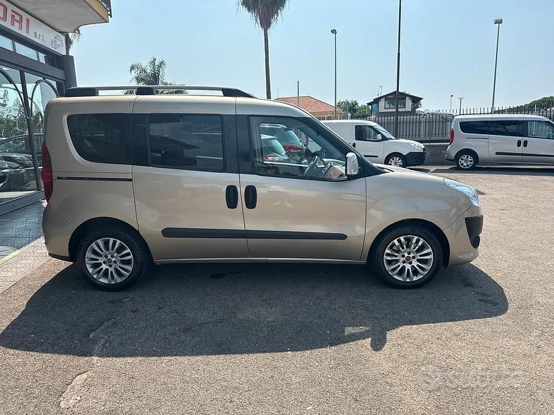 Usata Fiat Doblò Emotion 120 CV (88 kW) 2011 Grigio Monovolume
