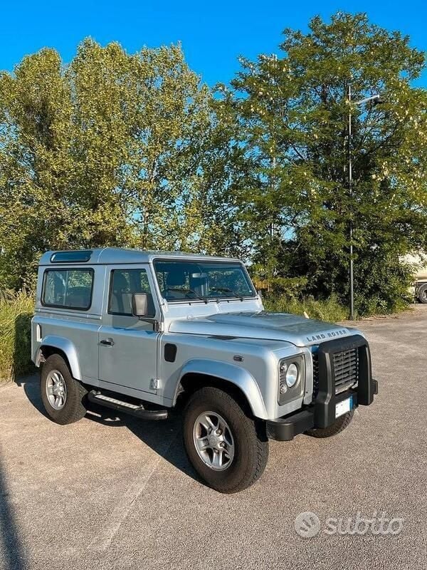 Usata Land Rover Defender 122 CV (89 kW) 2010 Grigio SUV