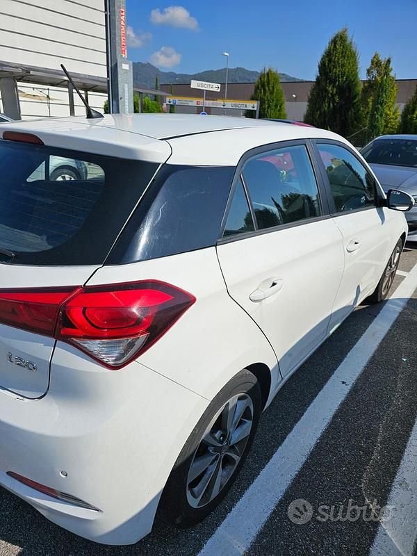 Usata Hyundai i20 2015 Bianco Berlina