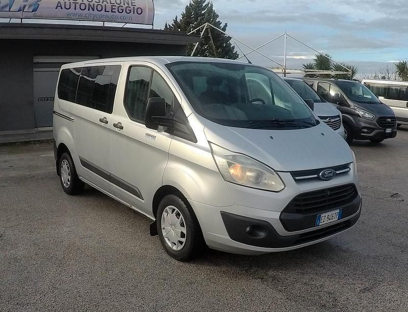 Usata Ford Tourneo 125 CV (91 kW) 2015 Argento Monovolume