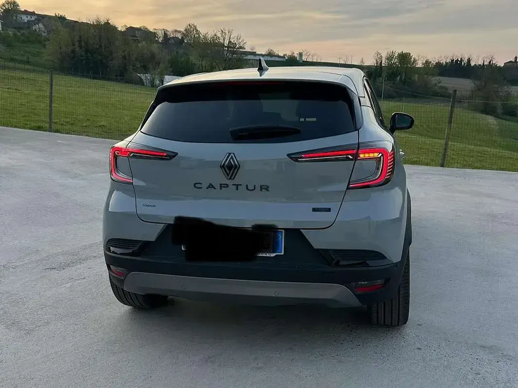 Usata Renault Captur 158 CV (116 kW) 2026 Grigio SUV
