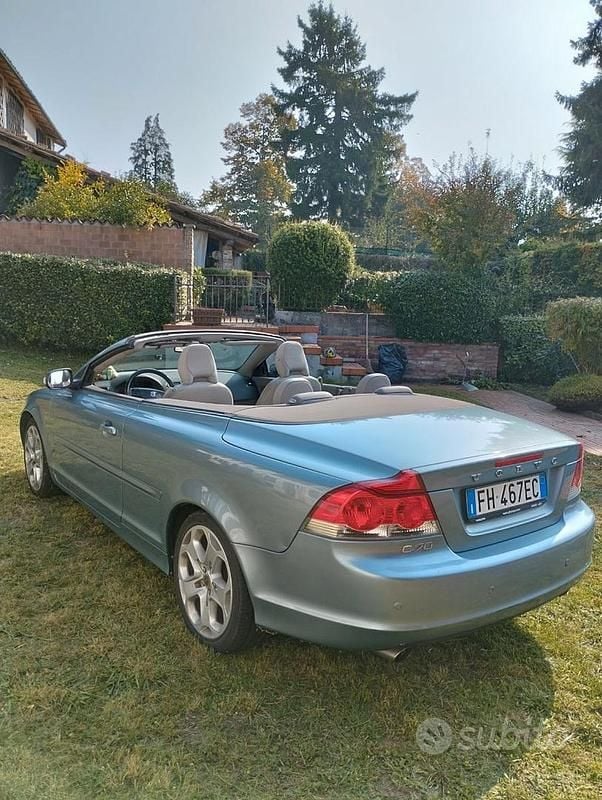 Usata Volvo C70 136 CV (100 kW) 2009 Verde Cabrio