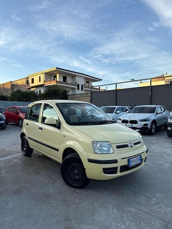 Giallo Usata 2010 Fiat Panda Dynamic Tre volumi | 1690 € (Buon prezzo) - Immagine 1/4