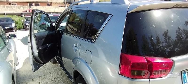Grigio Usata 2008 Peugeot 4007 SUV | 2700 € (Buon prezzo) - Immagine 1/4