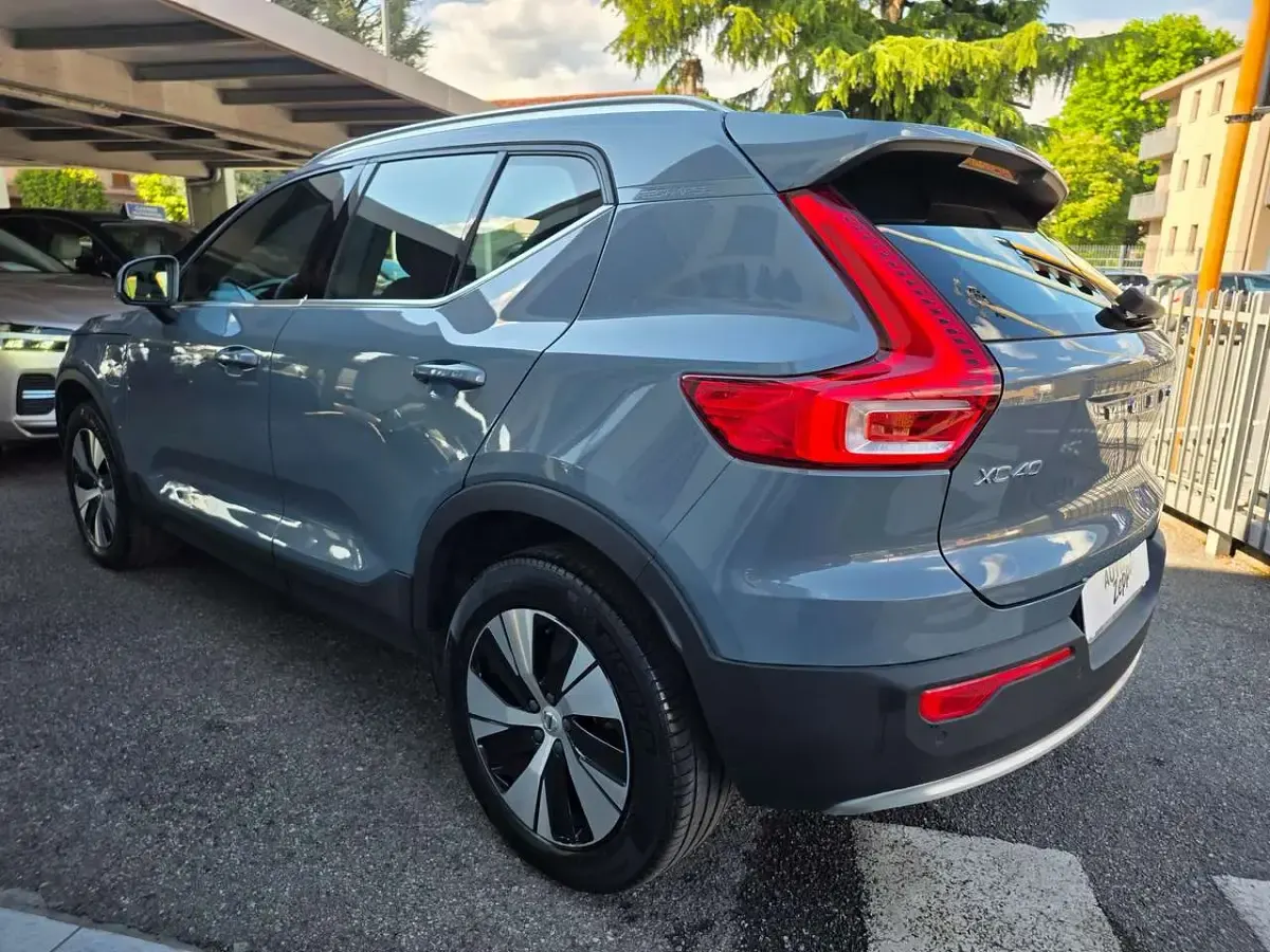 Usata Volvo XC40 129 CV (94 kW) 2023 Grigio SUV