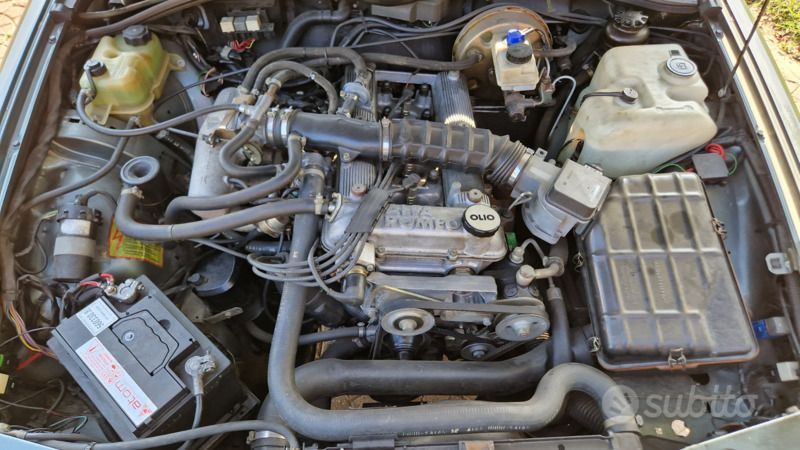 Usata Alfa Romeo 75 120 CV (88 kW) 1989 Grigio Berlina