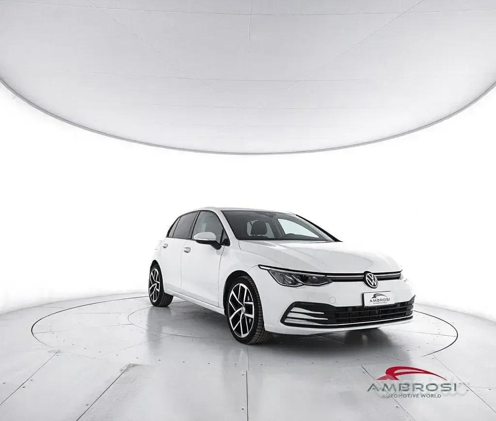 Usata VW Golf VIII Life 110 CV (80 kW) 2021 Bianco Utilitaria