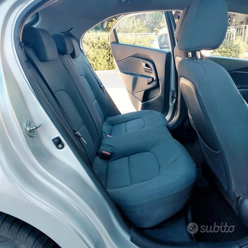 Usata Kia Rio LX 74 CV (54 kW) 2012 Grigio Berlina