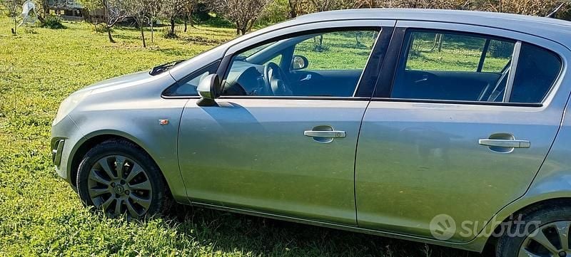 Usata Opel Corsa 75 CV (55 kW) 2013 Grigio Utilitaria