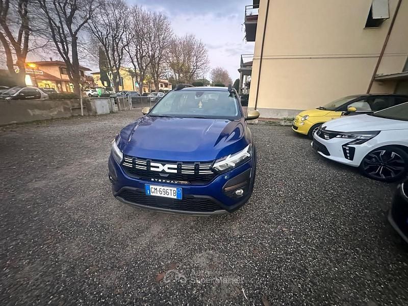 Blu Usata 2023 Dacia Sandero Tre volumi | 12.990 € (Cara) - Immagine 1/4