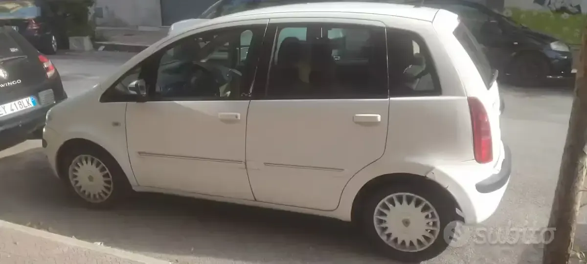Usata Lancia Musa 90 CV (66 kW) 2007 Bianco Monovolume