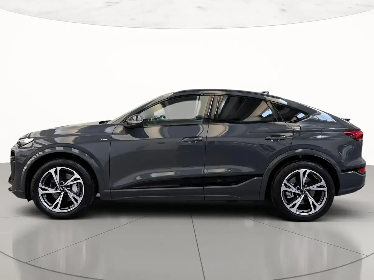 Nuova Audi Q6 Sportback e-tron S-Line 350 kW (476 CV) 2026 Grigio magnete SUV