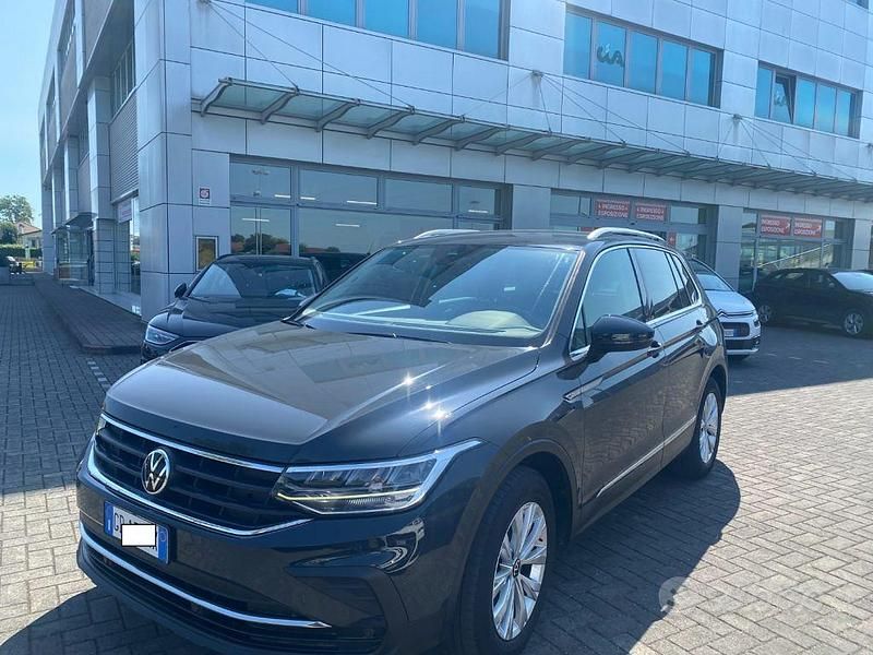 Usata VW Tiguan Life 150 CV (110 kW) 2021 Grigio scuro SUV
