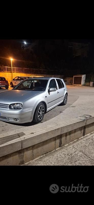 Usata VW Golf IV 90 CV (66 kW) 2001 Grigio Utilitaria