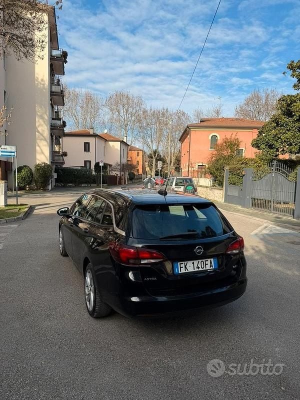 Usata Opel Astra 110 CV (80 kW) 2017 Nero Station wagon
