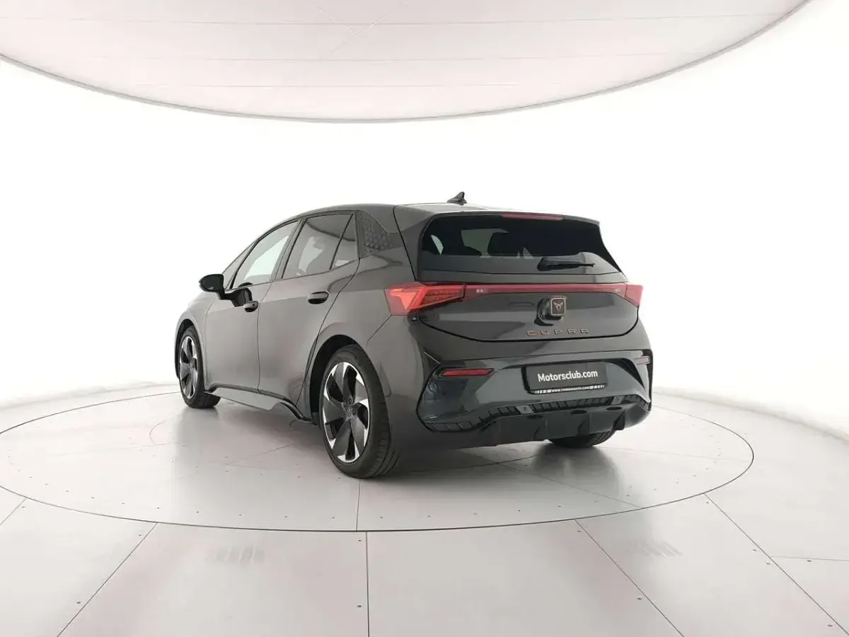 Begagnad Cupra Born e-Boost 69 kW (95 HK) 2023 Svart Halvkombi