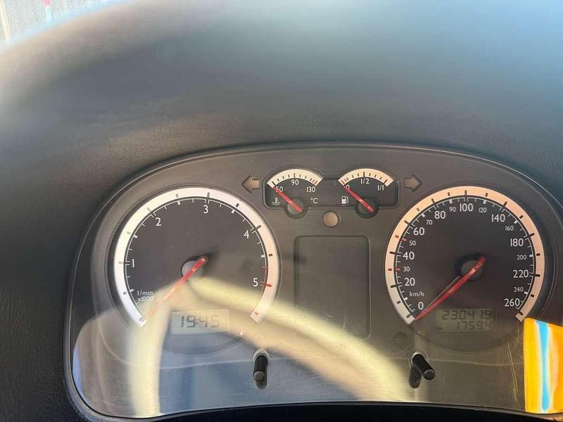 Usata VW Golf IV 101 CV (74 kW) 2004 Argento Berlina