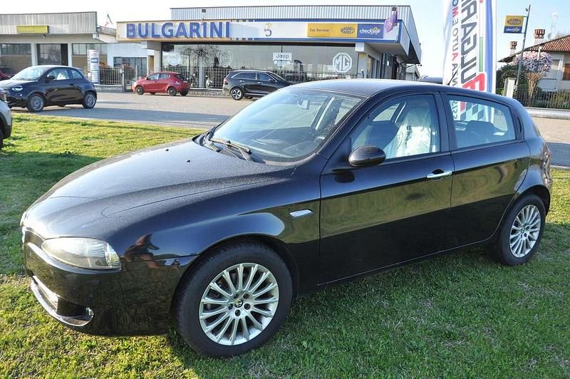 Usata Alfa Romeo 147 Distinctive 120 CV (88 kW) 2008 Nero Utilitaria
