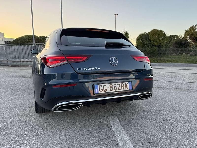 Usata Mercedes CLA250e Shooting Brake Premium 218 CV (160 kW) 2021 Blu/azzurro Station wagon