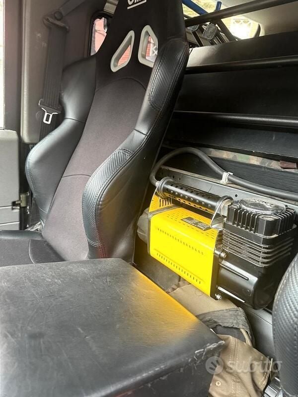 Usado Land Rover Defender 122 HP (89 kW) 2001 Preto SUV