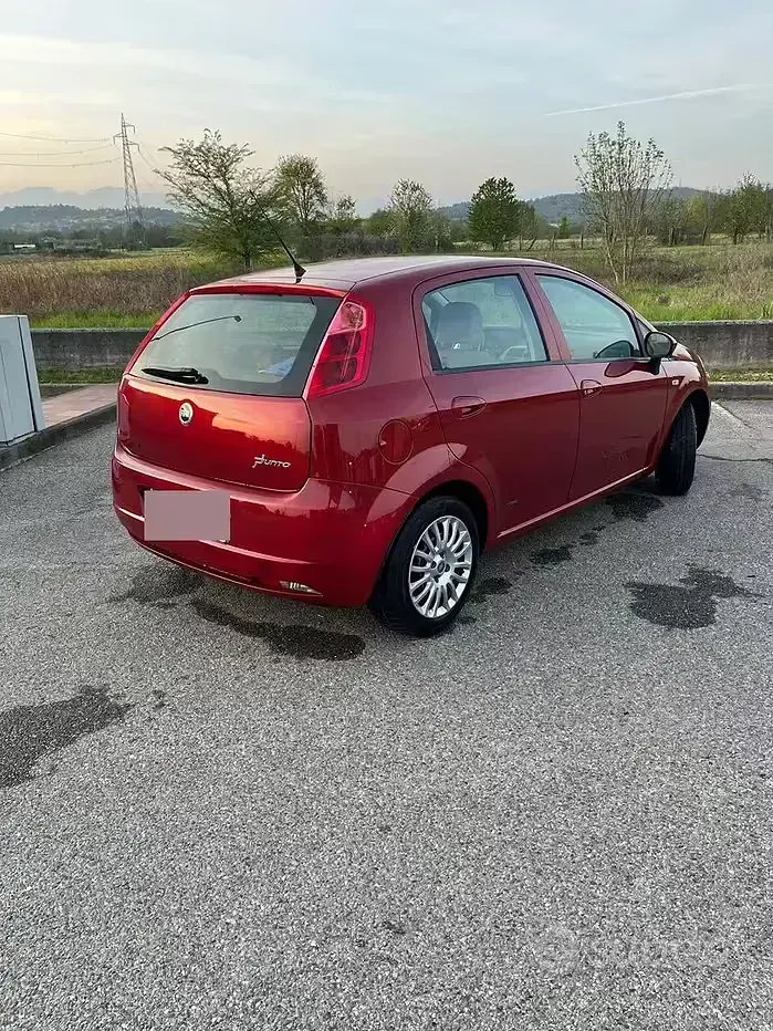 Usata Fiat Grande Punto 65 CV (47 kW) 2006 Rosso Utilitaria