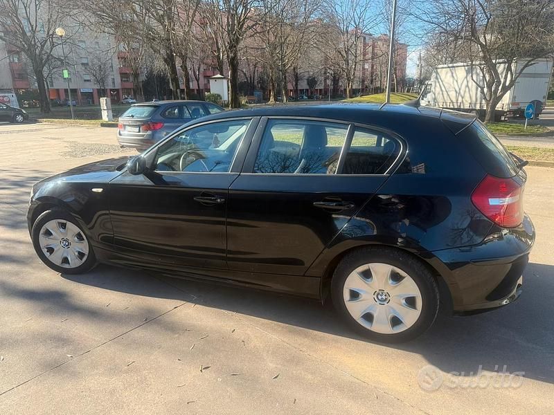 Usata BMW 118 143 CV (105 kW) 2009 Nero Utilitaria