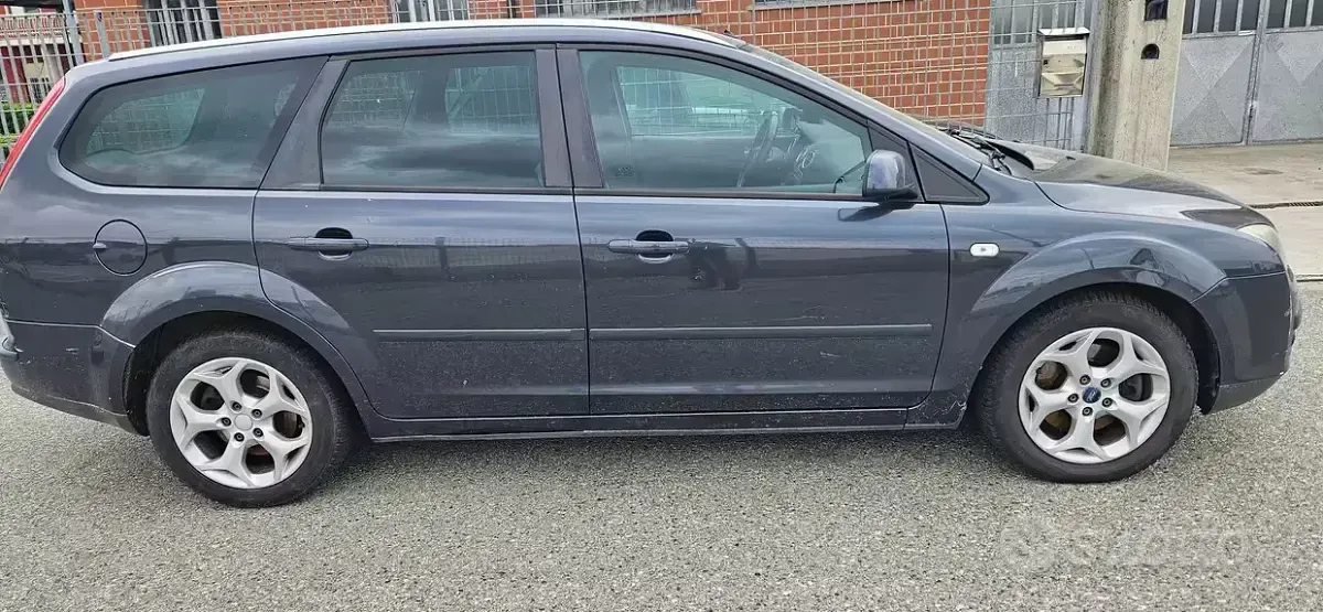 Usata Ford Focus 115 CV (84 kW) 2007 Blu Station wagon