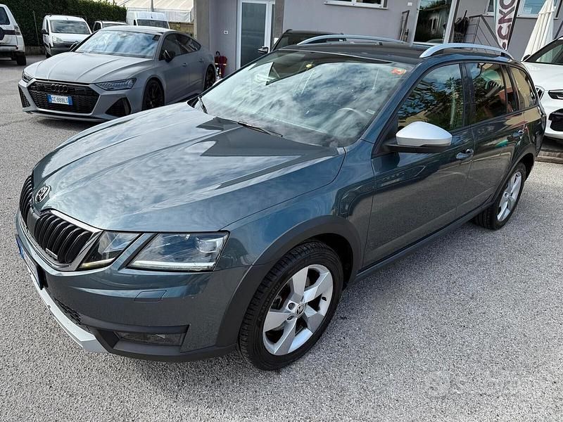 Grigio Usata 2019 Skoda Octavia Station wagon | 12.900 € (Buon prezzo) - Immagine 1/4