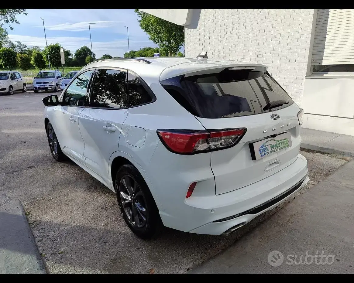 Usata Ford Kuga ST-Line 120 CV (88 kW) 2022 Bianco SUV
