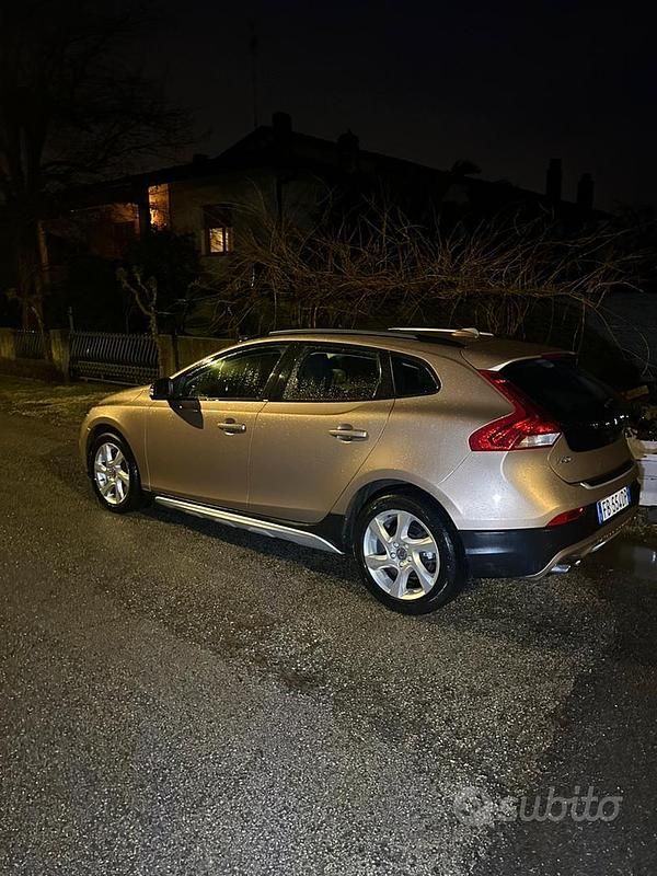 Usata Volvo V40 CC 120 CV (88 kW) 2016 Station wagon
