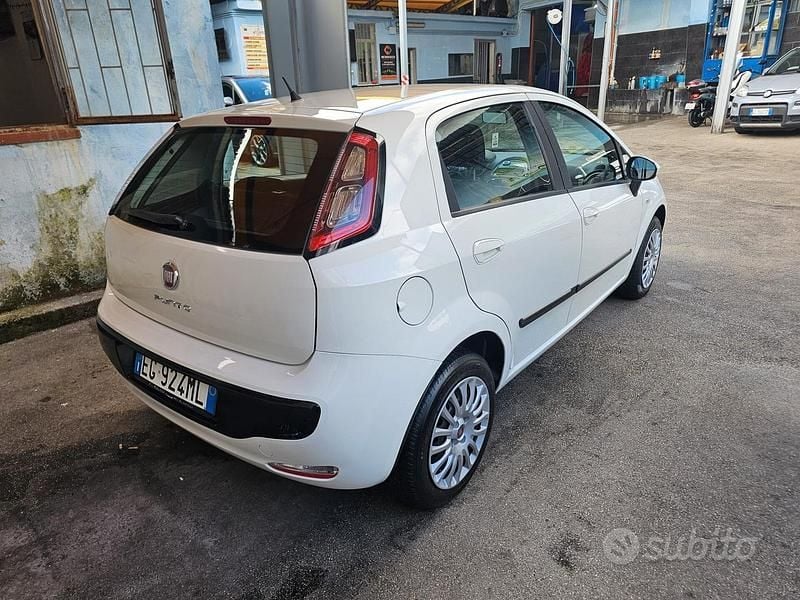 Usata Fiat Punto Evo Dynamic 69 CV (50 kW) 2011 Bianco Utilitaria