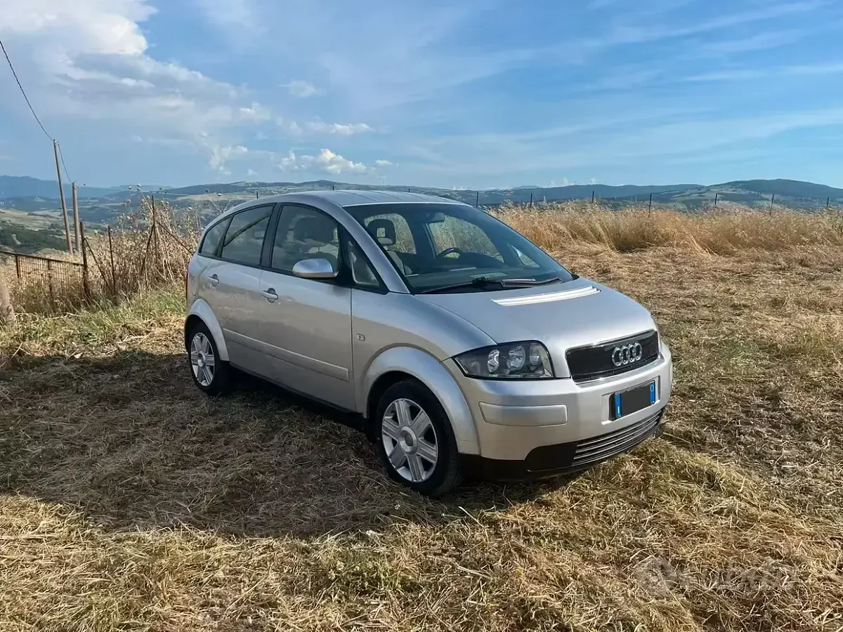 Usata Audi A2 75 CV (55 kW) 2003 Grigio Utilitaria