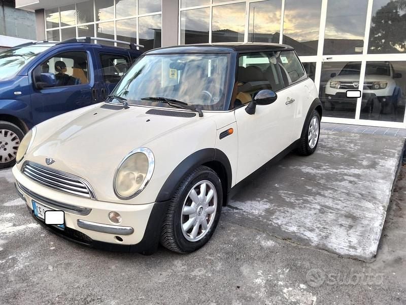 Usata Mini Cooper 115 CV (84 kW) 2003 Beige Utilitaria