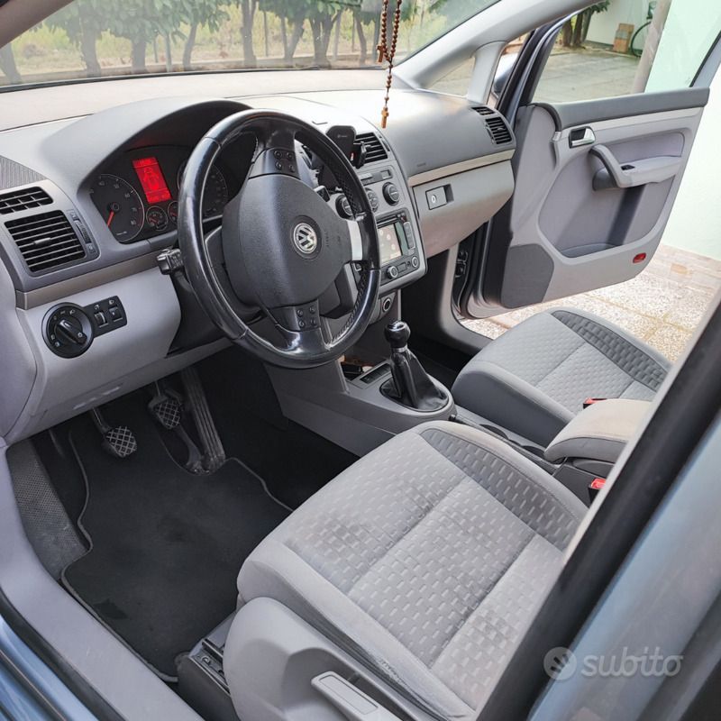 Usata VW Touran 2010 Grigio Monovolume