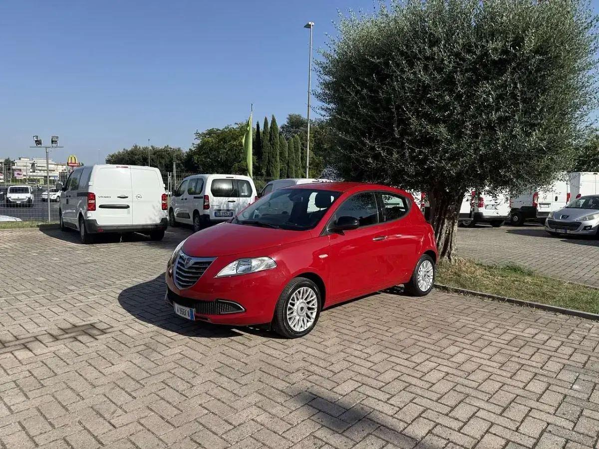 Usata Lancia Ypsilon Gold 69 CV (50 kW) 2014 Rosso Utilitaria