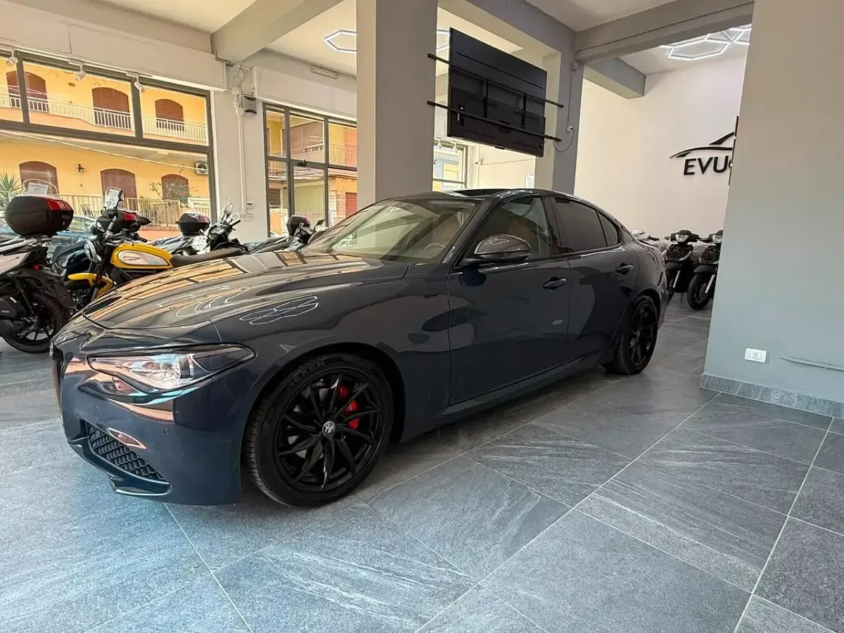 Usata Alfa Romeo Giulia Super 180 CV (132 kW) 2017 Grigio Berlina