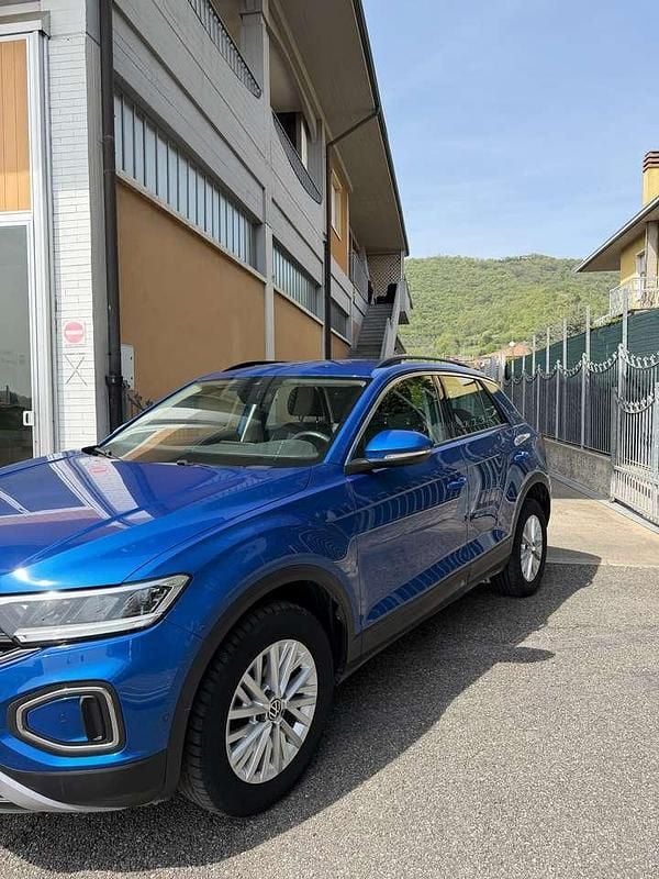 Usata VW T-Roc Life 110 CV (80 kW) 2022 Blu ravenna metallizzato SUV