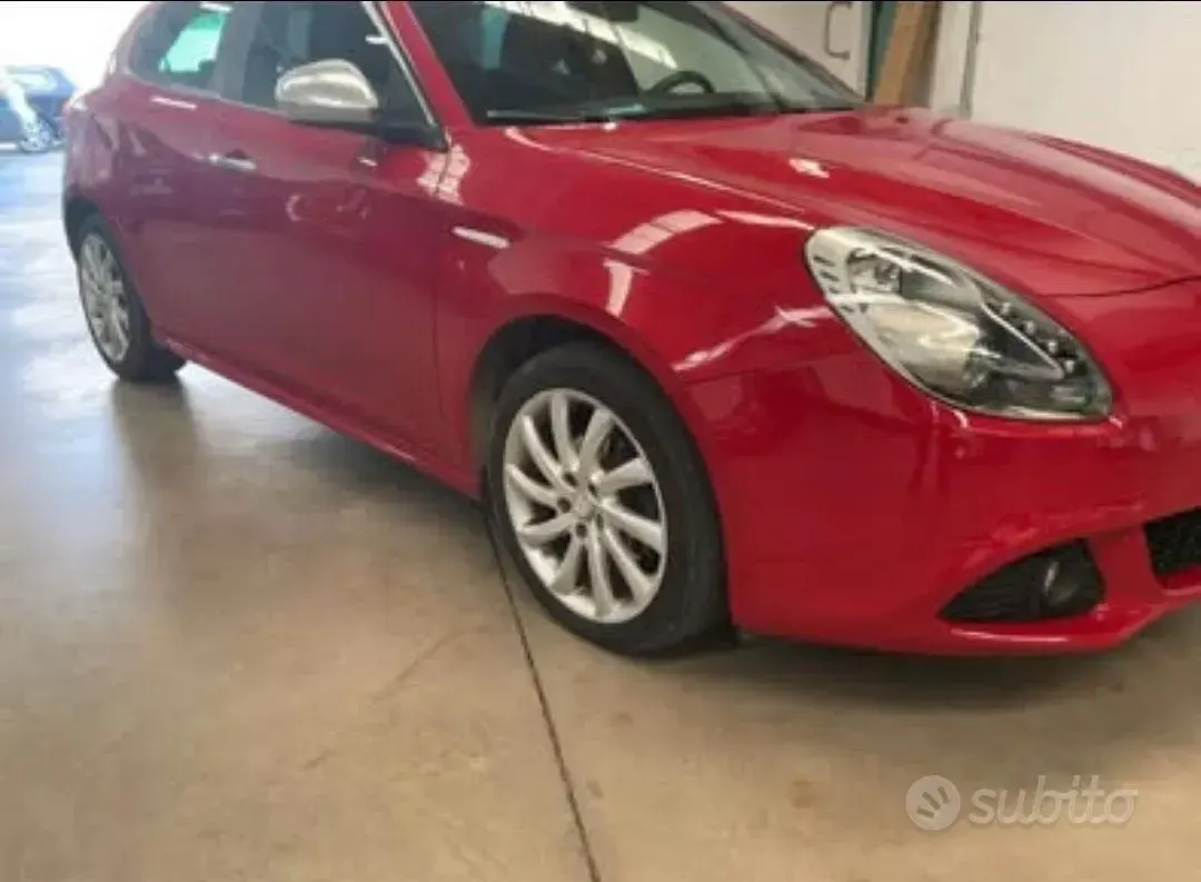 Usata Alfa Romeo Giulietta 105 CV (77 kW) 2011 Rosso Utilitaria