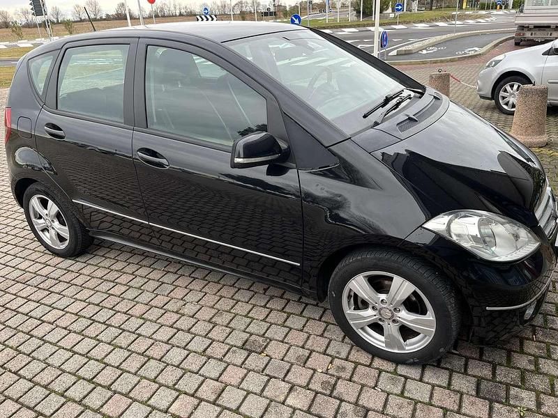 Usata Mercedes A180 Avantgarde 109 CV (80 kW) 2010 Nero Monovolume