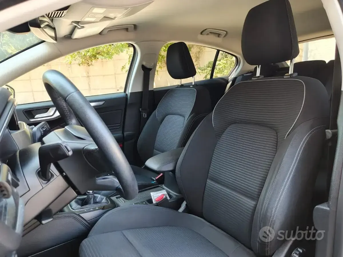 Usata Ford Focus Titanium 120 CV (88 kW) 2019 Grigio Berlina