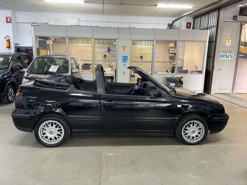 Usata VW Golf Cabriolet 110 CV (80 kW) 2002 Nero Cabrio
