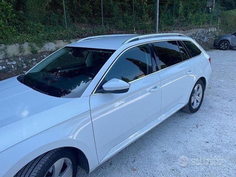 Usata Skoda Superb Ambition 125 CV (91 kW) 2018 Bianco / pastello Berlina