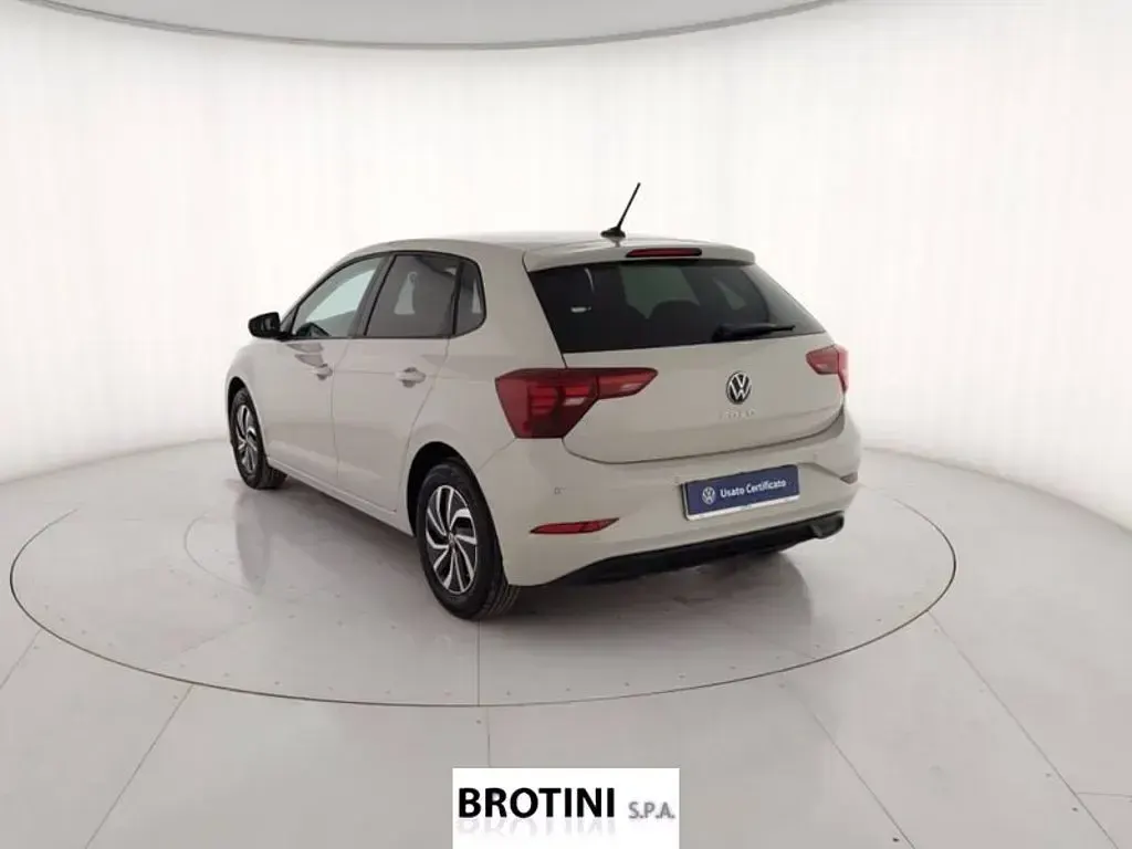 Usata VW Polo Life 95 CV (69 kW) 2023 Grigio metallizzato Utilitaria